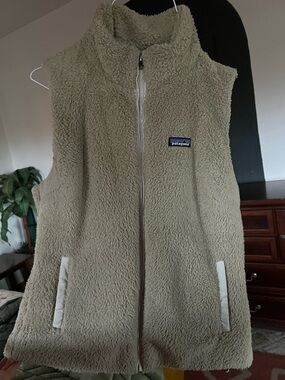Patagonia Women's Beige fuzzy vest Los Gatos